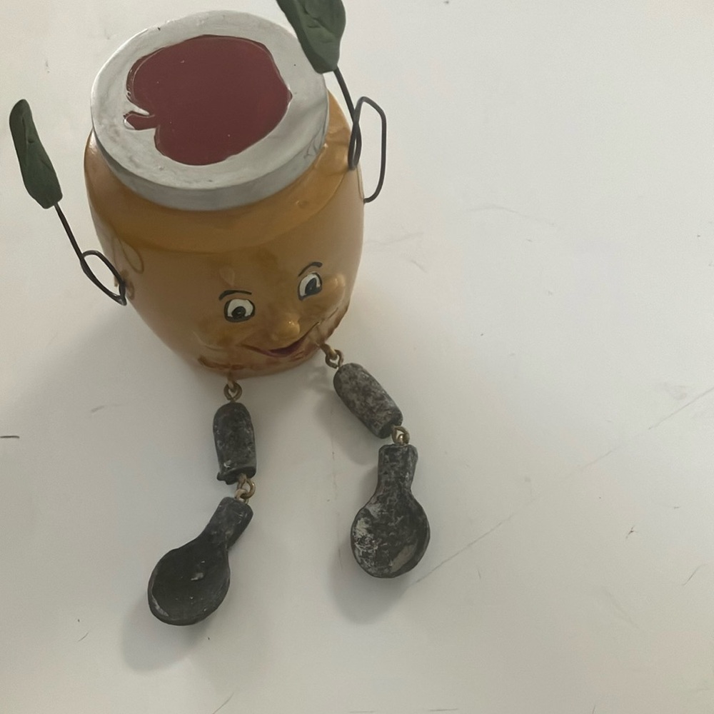 Apple sauce shelf hanger